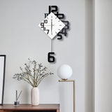 horloge_murale_design_avec_balancier_noir_salon